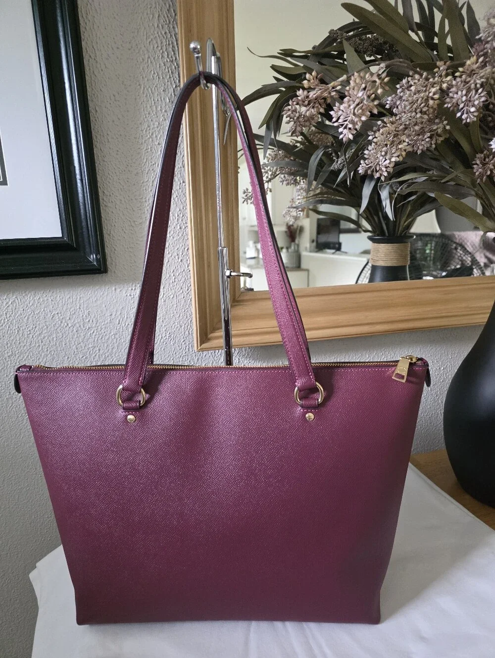 COACH  79608 black Cherry  Gallery Shoulder Tote